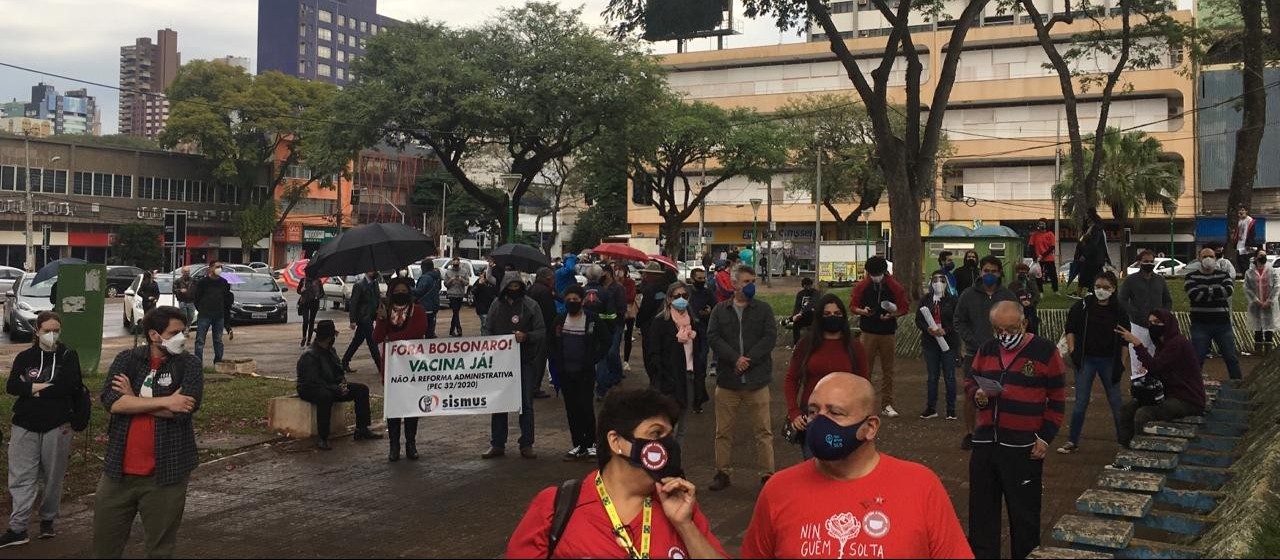 Manifestantes protestam contra governo federal e pedem mais vacinas