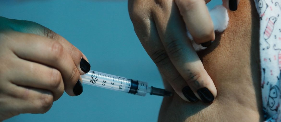 Imunidade de pessoas que já tiveram coronavírus aumenta após a primeira dose de vacina