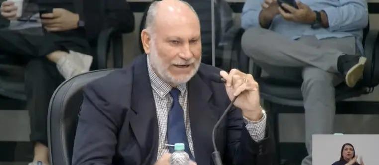 Câmara de Maringá mantém veto ao projeto que previa aproveitamento de aparas de lápis nas hortas escolares