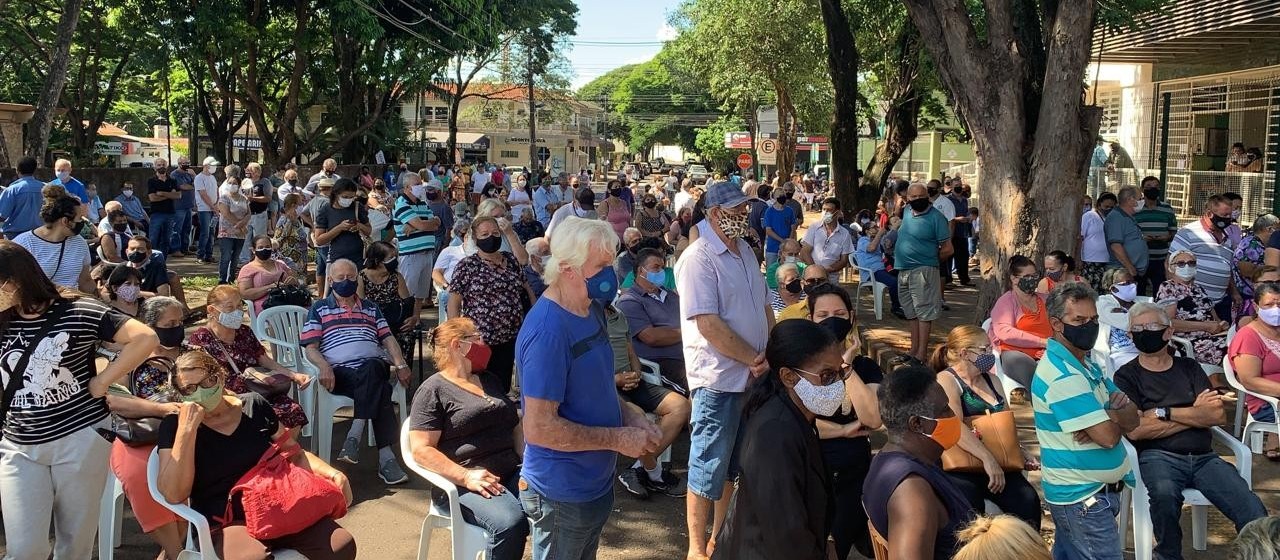 Maringá vacinou 7.160 pessoas contra o coronavírus nessa segunda-feira (19)