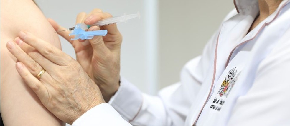 Cinco pontos de vacinação estão aplicando 2ª dose nesta segunda-feira (31) em Maringá