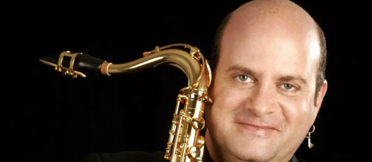 Saxofonista Derico se apresenta em Maringá nessa quinta-feira (8)