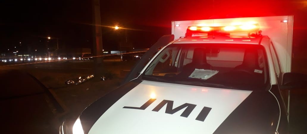 Motociclista morre após passar mal e colidir contra poste, em Maringá