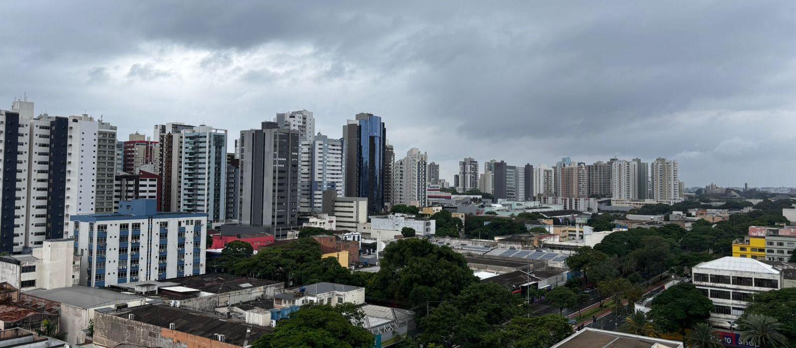 Tempo nublado e previsão de chuva para este domingo em Maringá