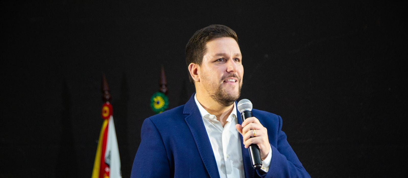 Novo secretário de Aceleração Econômica e Turismo toma posse