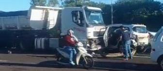 Três pessoas ficam feridas em acidente na BR-376 em Maringá