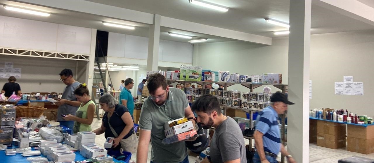 Bazar promovido pela Associação dos Amigos do HU de Maringá vai até domingo (30)