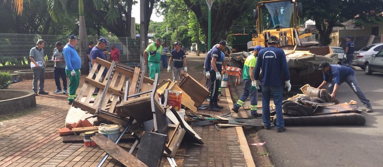 Prefeitura faz ação de limpeza no Jardim Alvorada