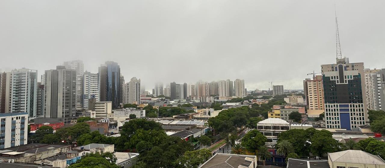 Terça-feira (16) amanhece com chuva e tempo fechado em Maringá