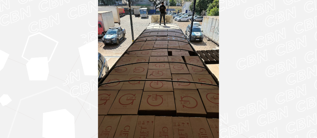 RF apreende carreta com 450 mil maços de cigarros do Paraguai