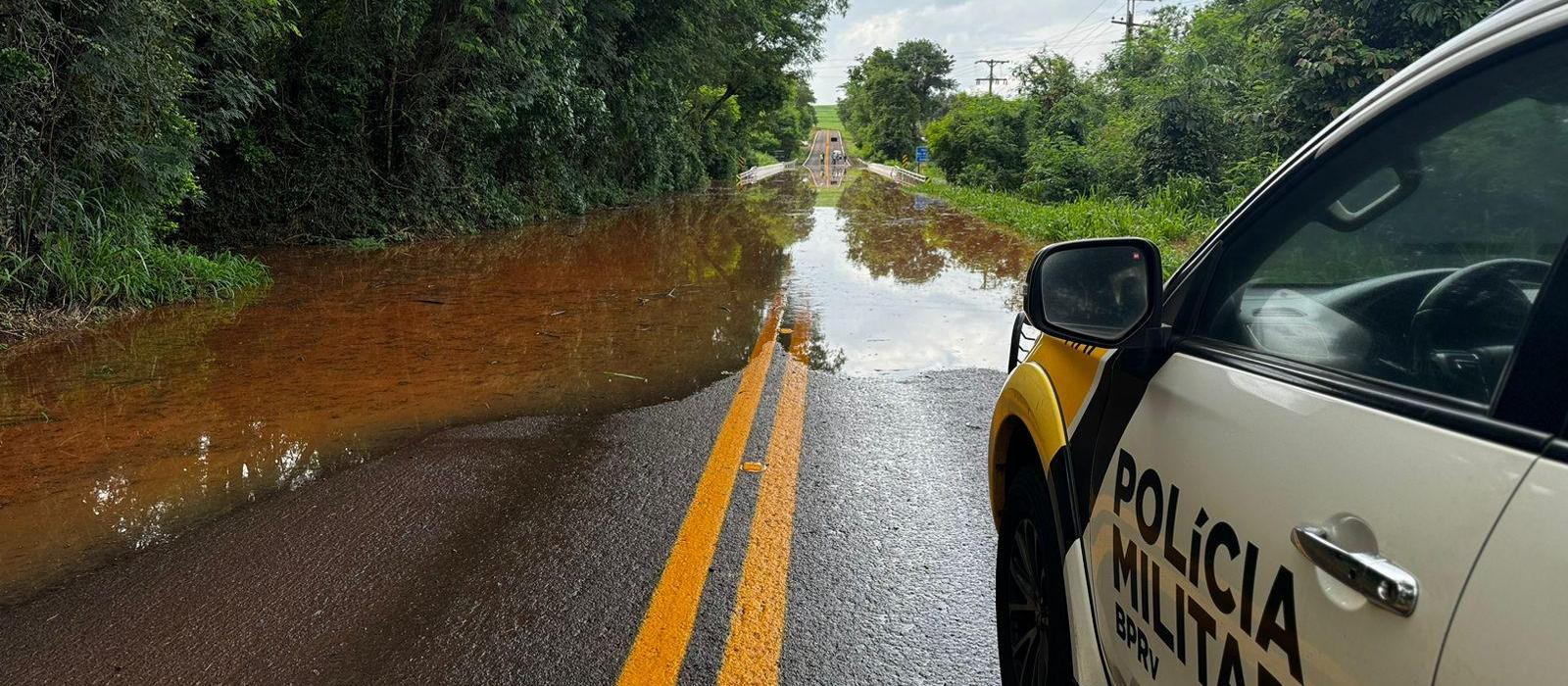 Ponte sobre Rio Andirá está interditada