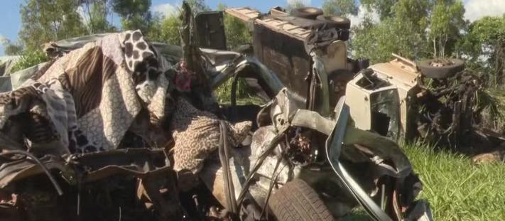 Duas pessoas morrem em acidente com três veículos na BR-376