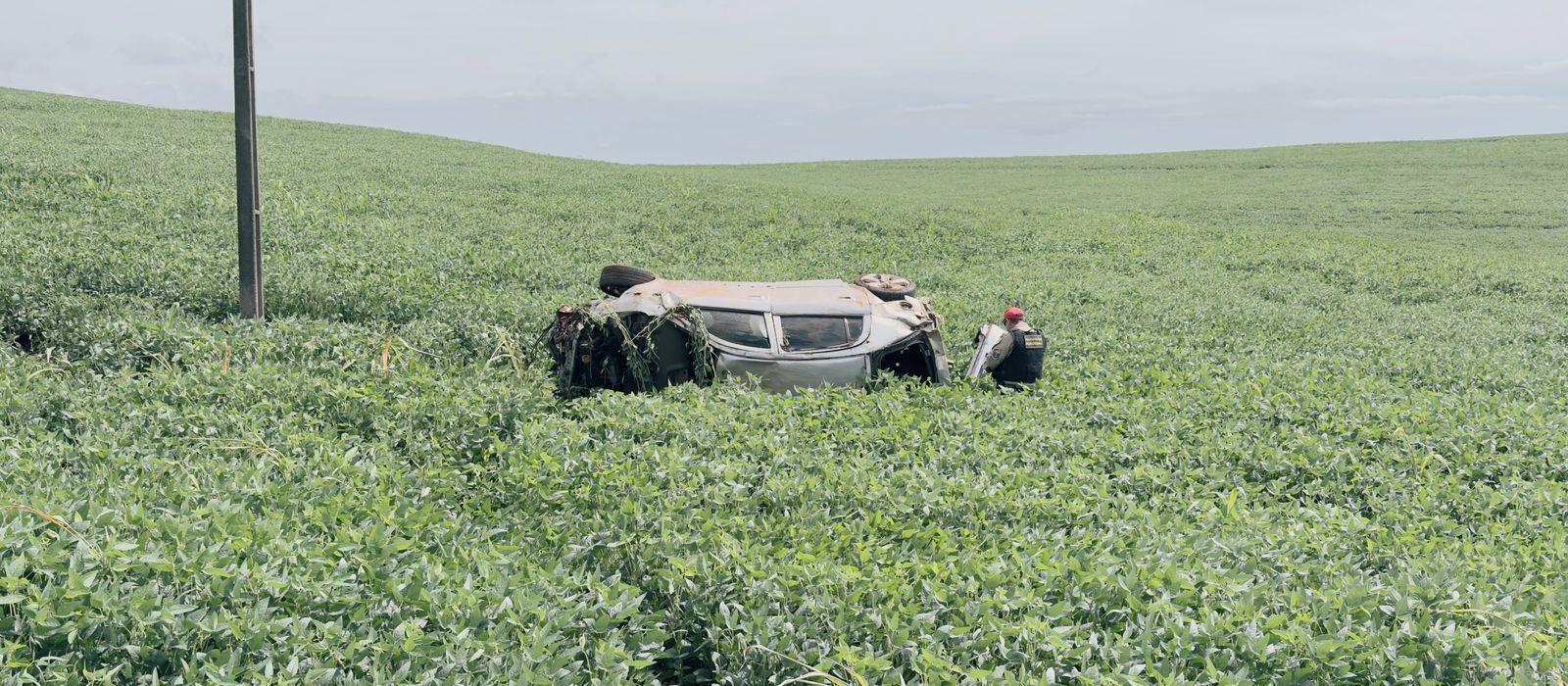 Carro capota e motorista morre na PR-082