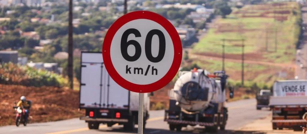 Radares flagram veículos acima de 140 km/h em Maringá