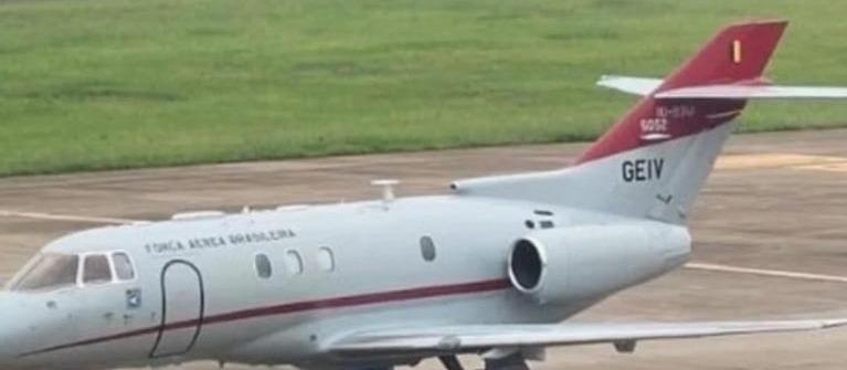 Voos rasantes de avião da FAB chamam atenção em Maringá e região