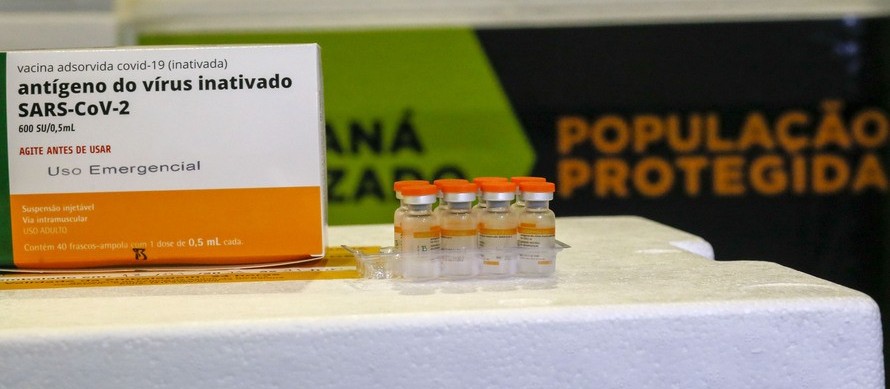 Maringá recebe 4.195 doses de vacinas contra o coronavírus e 12.590 contra a gripe