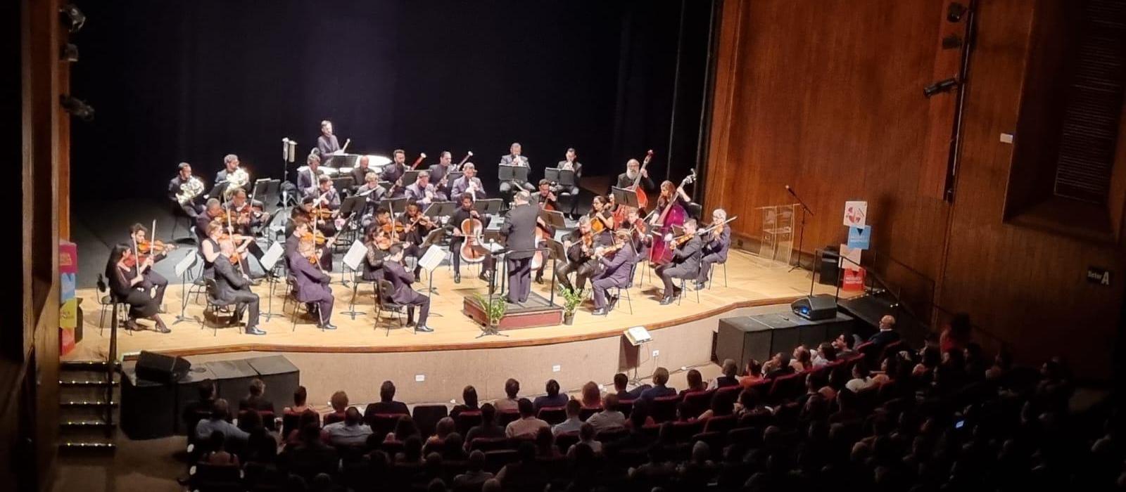 Orquestra Sinfônica do Paraná emociona público com mestres do período clássico