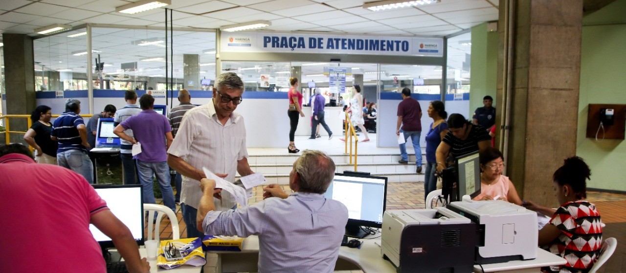 Praça de atendimento da Prefeitura de Maringá é fechada