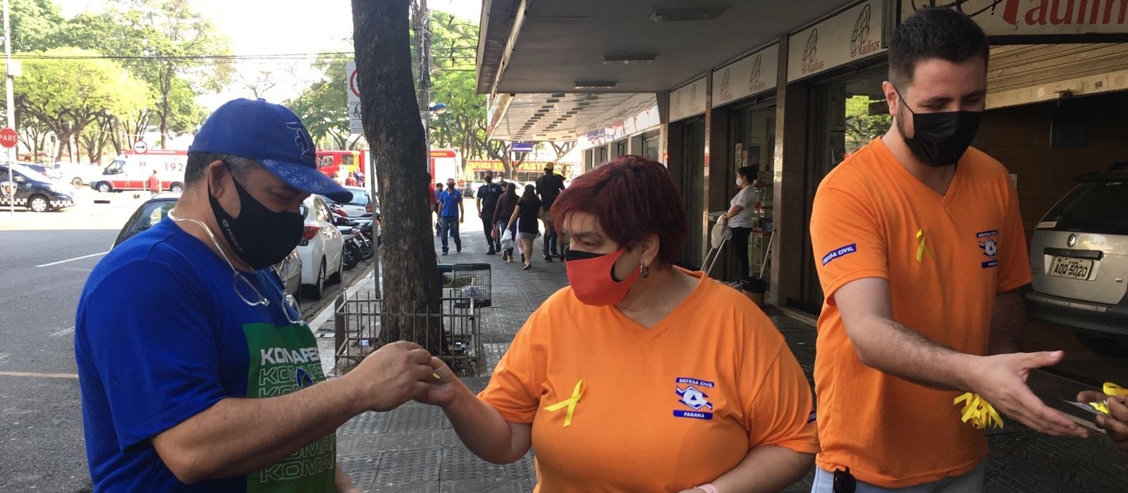 Guardas municipais distribuem bombons em ação de valorização da vida