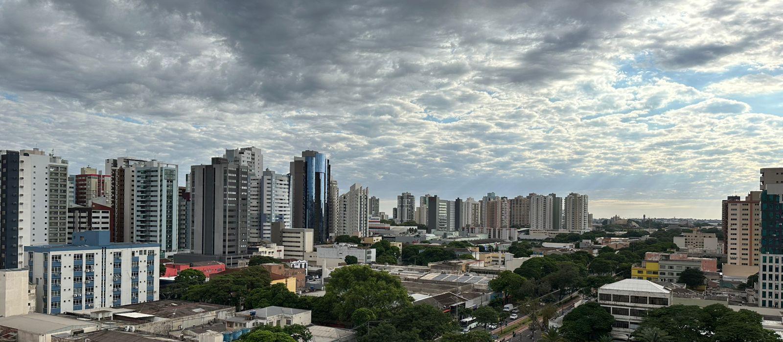 Quarta-feira (27) amanhece com céu parcialmente nublado, mas Simepar não prevê chuva