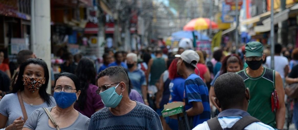 Secretaria Municipal da Saúde de Curitiba recomenda o uso de máscaras 