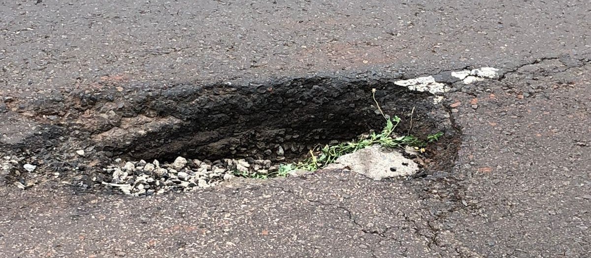 Ouvintes reclamam de buracos em vias públicas em Maringá