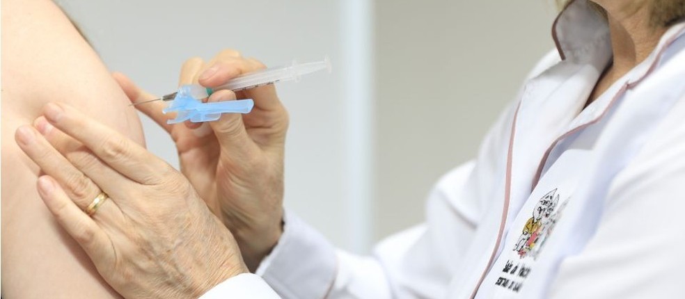 Maringá deve vacinar faixa etária de 18 anos até segunda-feira (13)