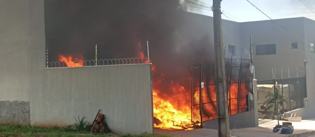 Em uma hora, dois incêndios são registrados em regiões próximas em Maringá