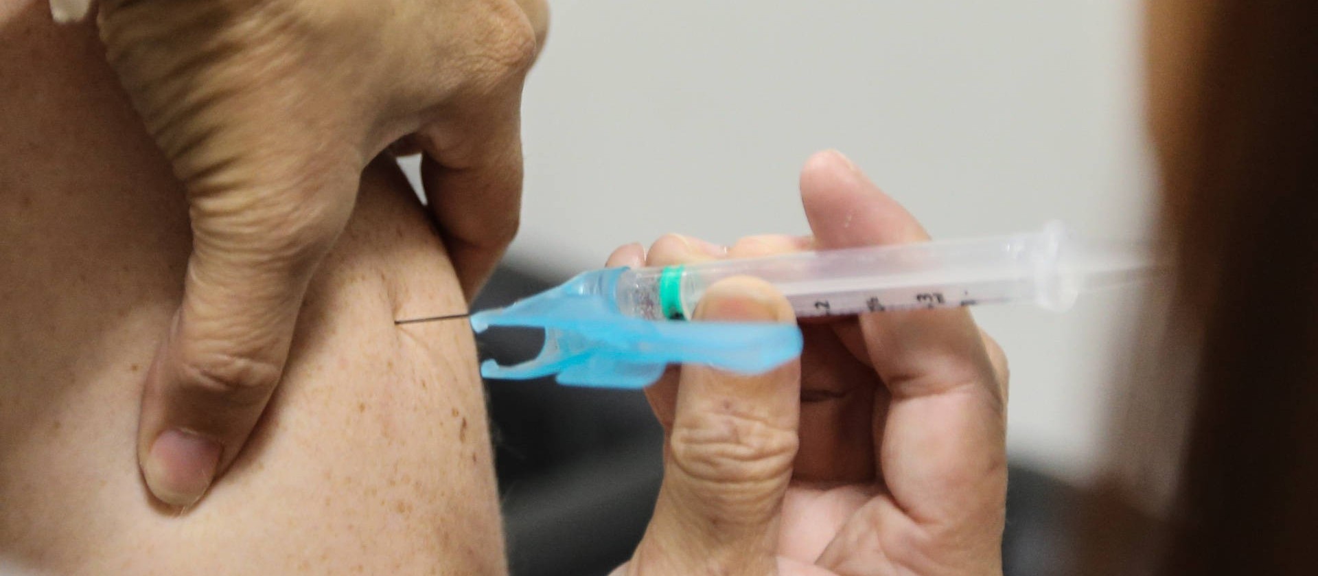 Farmacêutica de Maringá entra com pedido de registro de vacina contra a Covid-19 na Anvisa