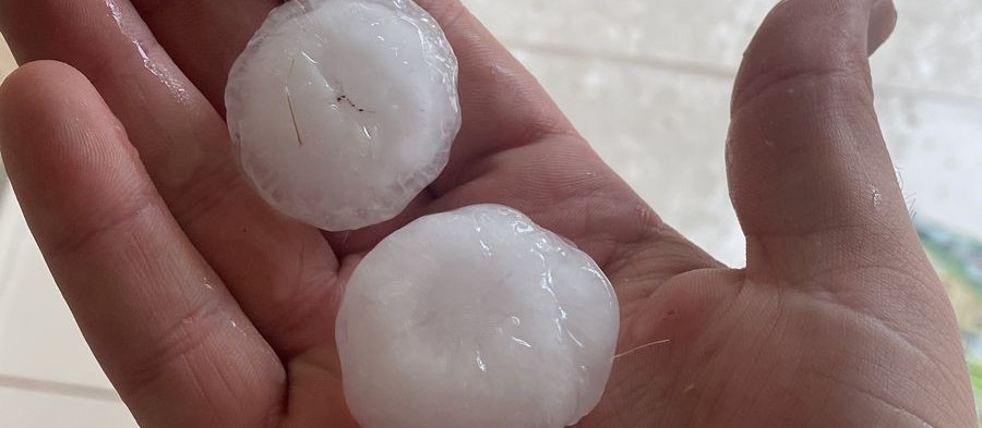 Chuva de granizo atinge Maringá e região; vídeos