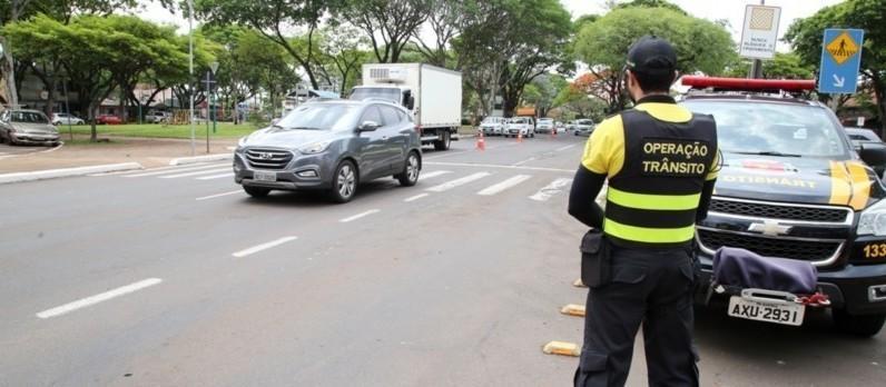 Agentes de trânsito estão usando dispositivo de choque para autodefesa