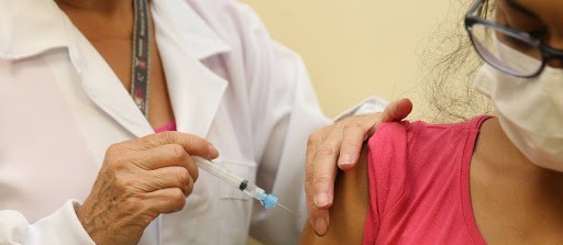 2ª fase da vacinação contra o coronavírus começa nessa terça-feira (9) em Maringá