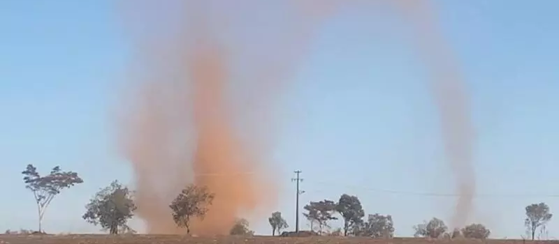 Redemoinhos de poeira assustam moradores de Marilena; vídeo