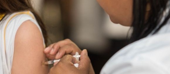  Secretaria de Saúde de Maringá está vacinando contra o HPV