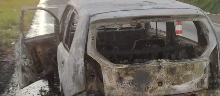 Acidente envolvendo quatro veículos causa incêndio na BR-376