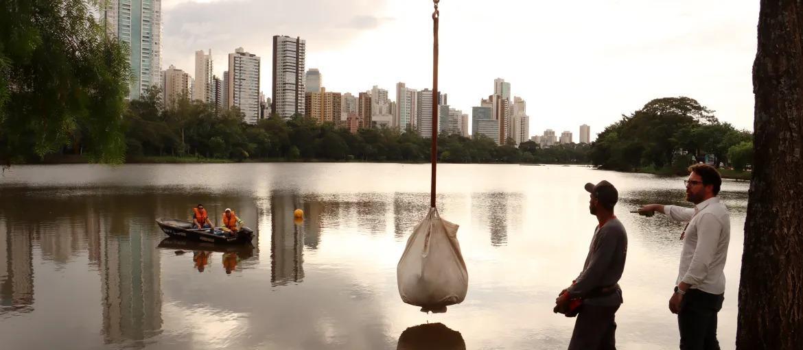 Vazamento no Lago Igapó II em Londrina faz nível da água cair 1 metro