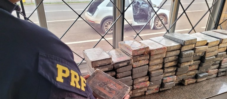 Polícia Rodoviária Federal apreende 17 milhões de reais em cocaína em Mauá da Serra