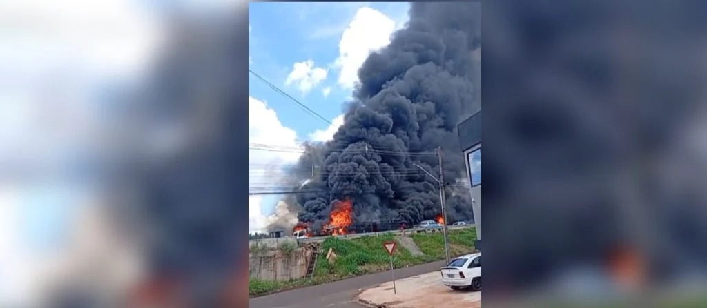 Acidente envolvendo caminhões no Contorno Norte de Maringá deixa ao menos dois mortos