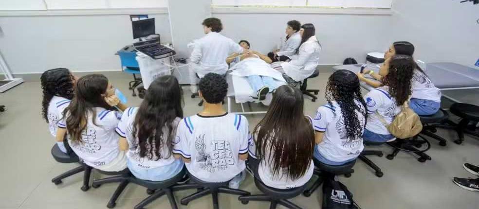 Integrado de Campo Mourão promove Feira das Profissões que inclui graduação em IA