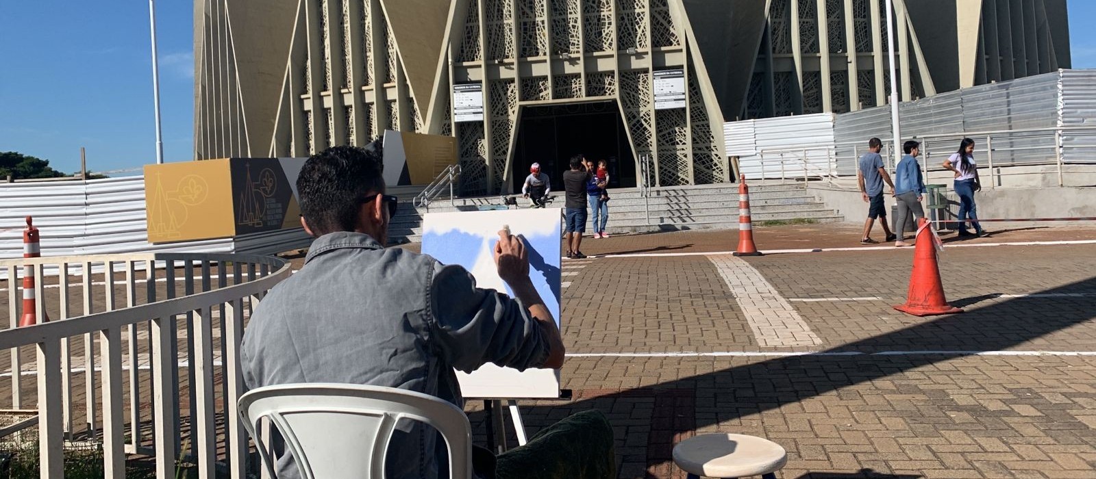 Catedral de Maringá é representada em desenhos no projeto ‘Perspectivas da Memória’