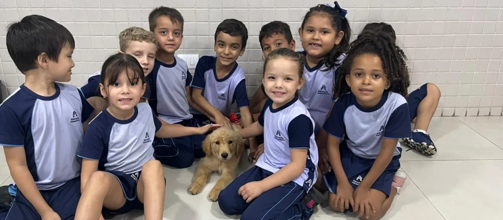 Colégio da região usa cão para incentivar bem-estar emocional dos alunos