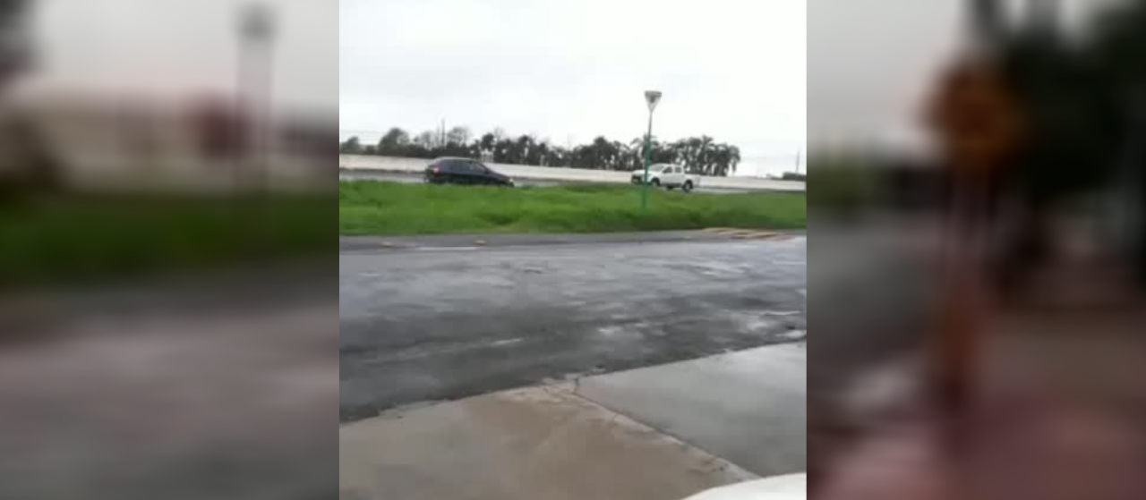 Vídeo mostra motorista voltando na contramão para evitar bloqueio