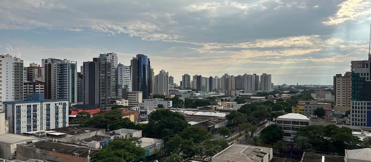 Quinta-feira (24) será de tempo nublado e chuvoso em Maringá