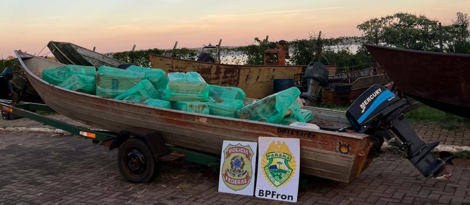 PF apreende cigarros contrabandeados em porto clandestino no Rio Paraná