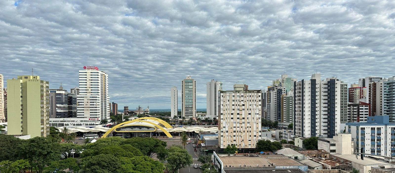 Quinta-feira (12) será de sol entre nuvens em Maringá; máxima prevista é de 29° C