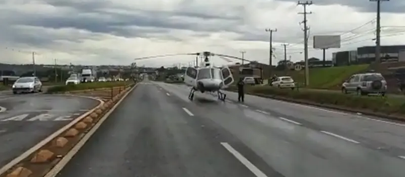 Policial ‘briga’ com equipe do Samu de Maringá por pouso de helicóptero em rodovia; vídeo