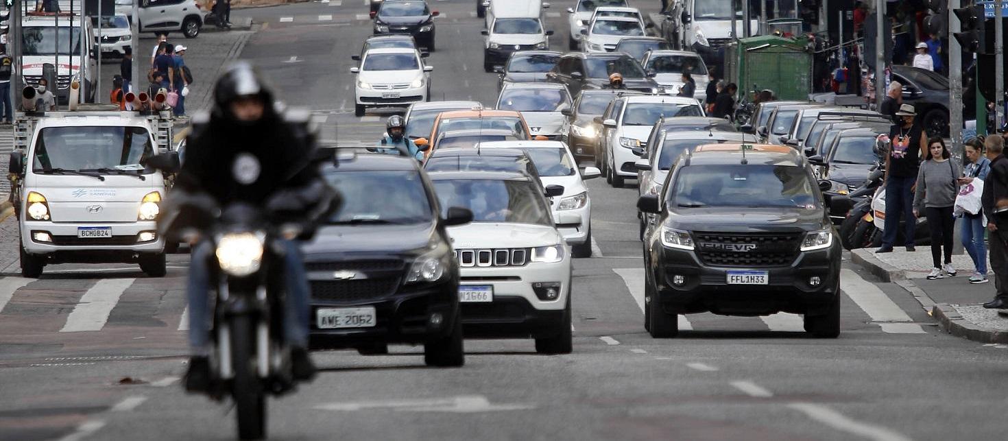 Carros, motos e caminhonetes terão IPVA 45% mais barato no Paraná