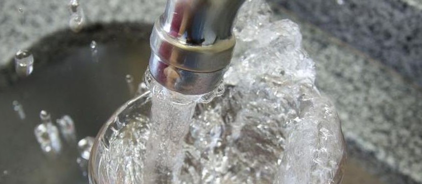 Na pandemia as pessoas estão bebendo menos água, diz nefrologista