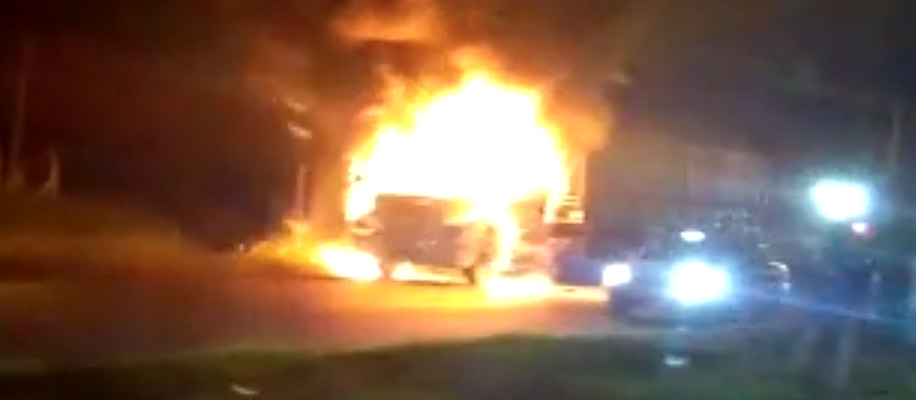 Caminhão pega fogo na PR-317