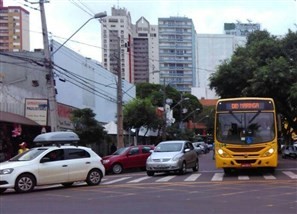 Frota de veículos cresce em Maringá e Londrina, mas cai em Curitiba